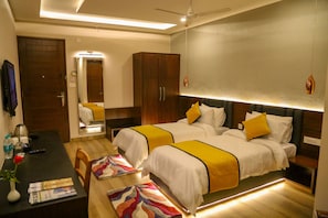 Superior-Zimmer | Minibar, Schreibtisch, Bügeleisen/Bügelbrett, Zustellbetten
