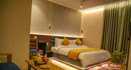 Four Leaf Hotel Sapphire Blue
