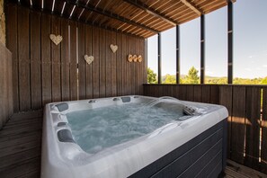 Tina de hidromasaje al aire libre