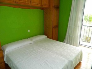 2 bedrooms, WiFi, bed sheets - Antia - Stone house near the sea (Lariño)