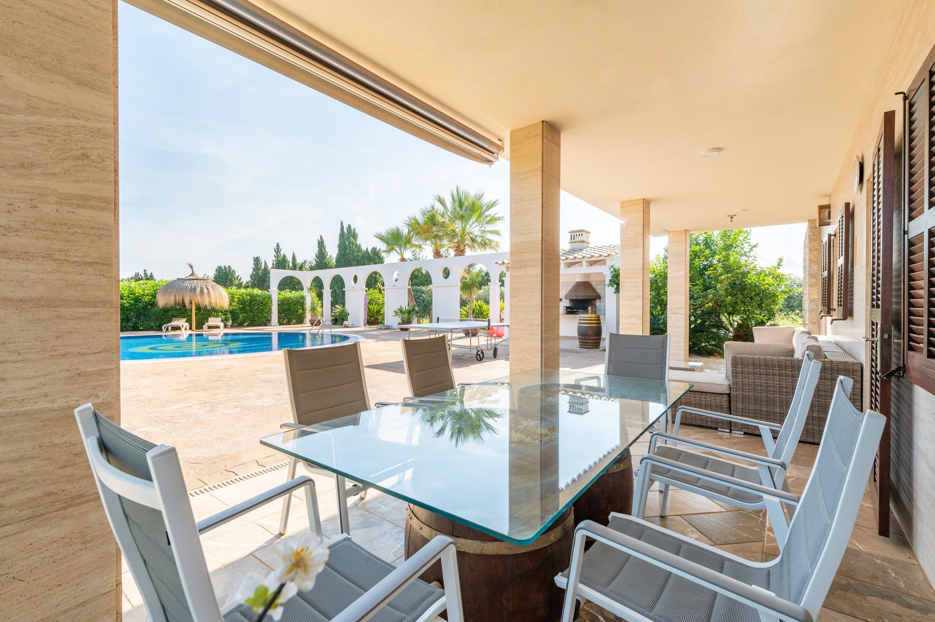 屋外ダイニングエリア