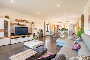 Televisio, pöytätennispöytä