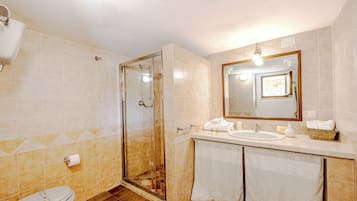 Vila Keluarga, 3 kamar tidur, microwave, tepi gunung (Villa San Martino) | Kamar mandi
