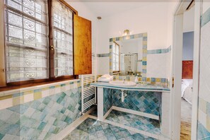 Family Villa, Multiple Bedrooms, Mountainside (Villa San Martino) | Bathroom - Villa San Martino (Torgiano)