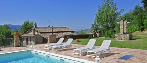 Piscine extérieure (ouverte en saison)