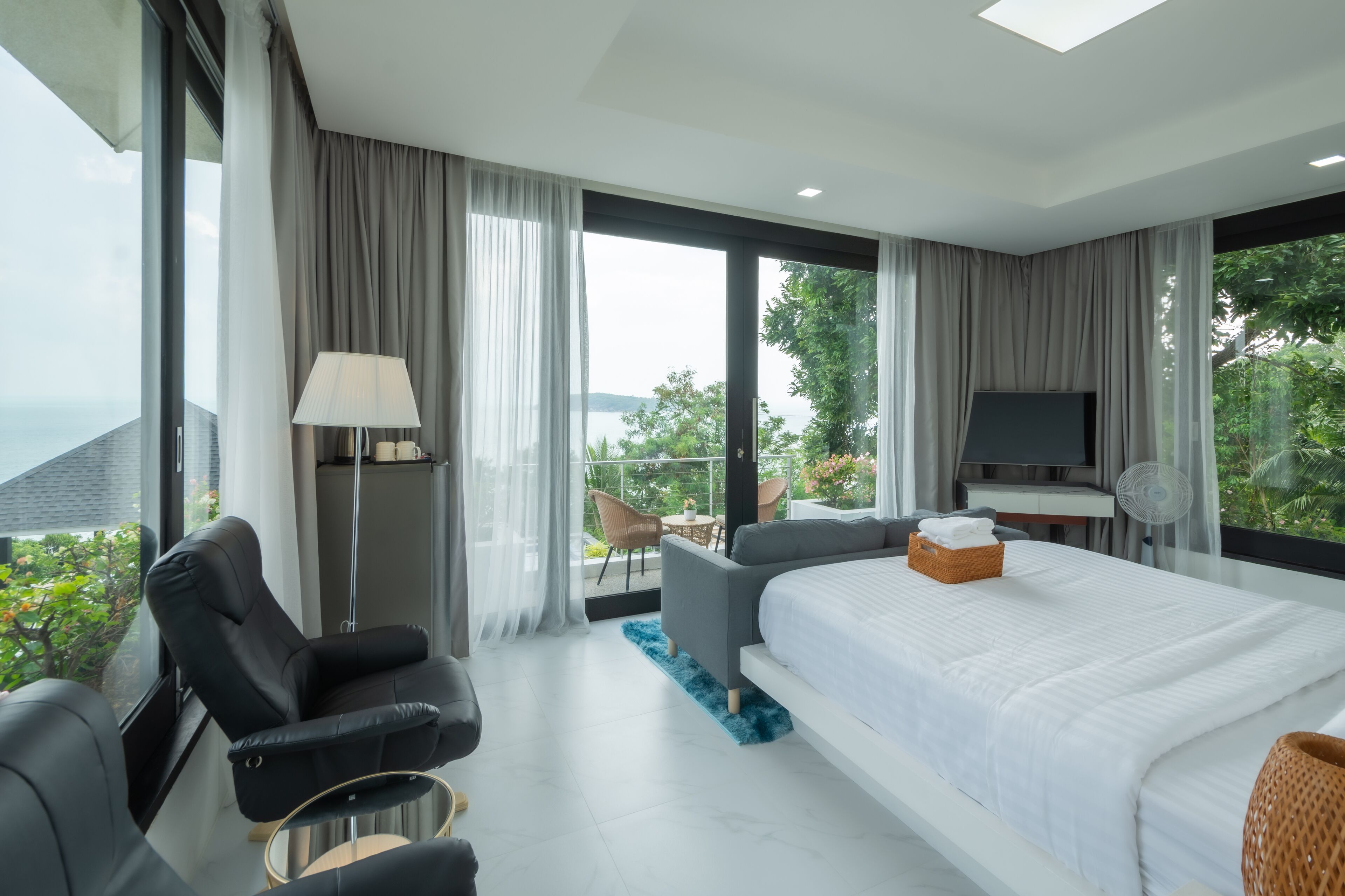 Standard Double Room, 1 Bedroom | Free minibar items, blackout drapes, soundproofing, free WiFi