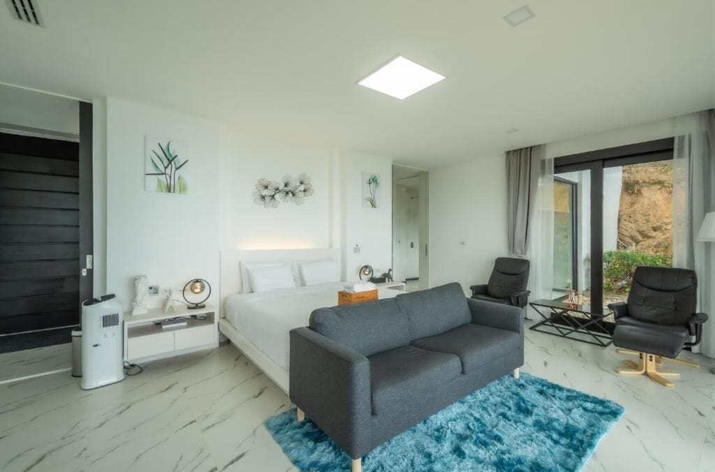 Artículos del minibar gratis y cortinas blackout 