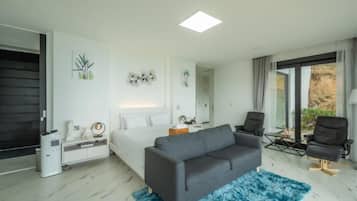 Grand Room, 1 Bedroom | Free minibar items, blackout drapes, soundproofing, free WiFi