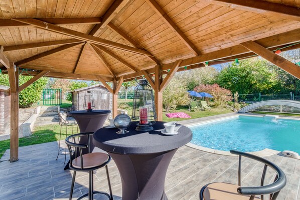 Pool - Holiday Home 'Bricabroc' with Shared Pool, Private Terrace and Wi-Fi (Noyant)