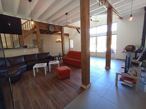 TV, video games, DVD player, stereo - Holiday Home 'Bricabroc' with Shared Pool, Private Terrace and Wi-Fi (Noyant)