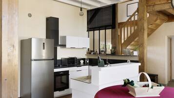 Refrigerador, microondas, horno, placa de cocina