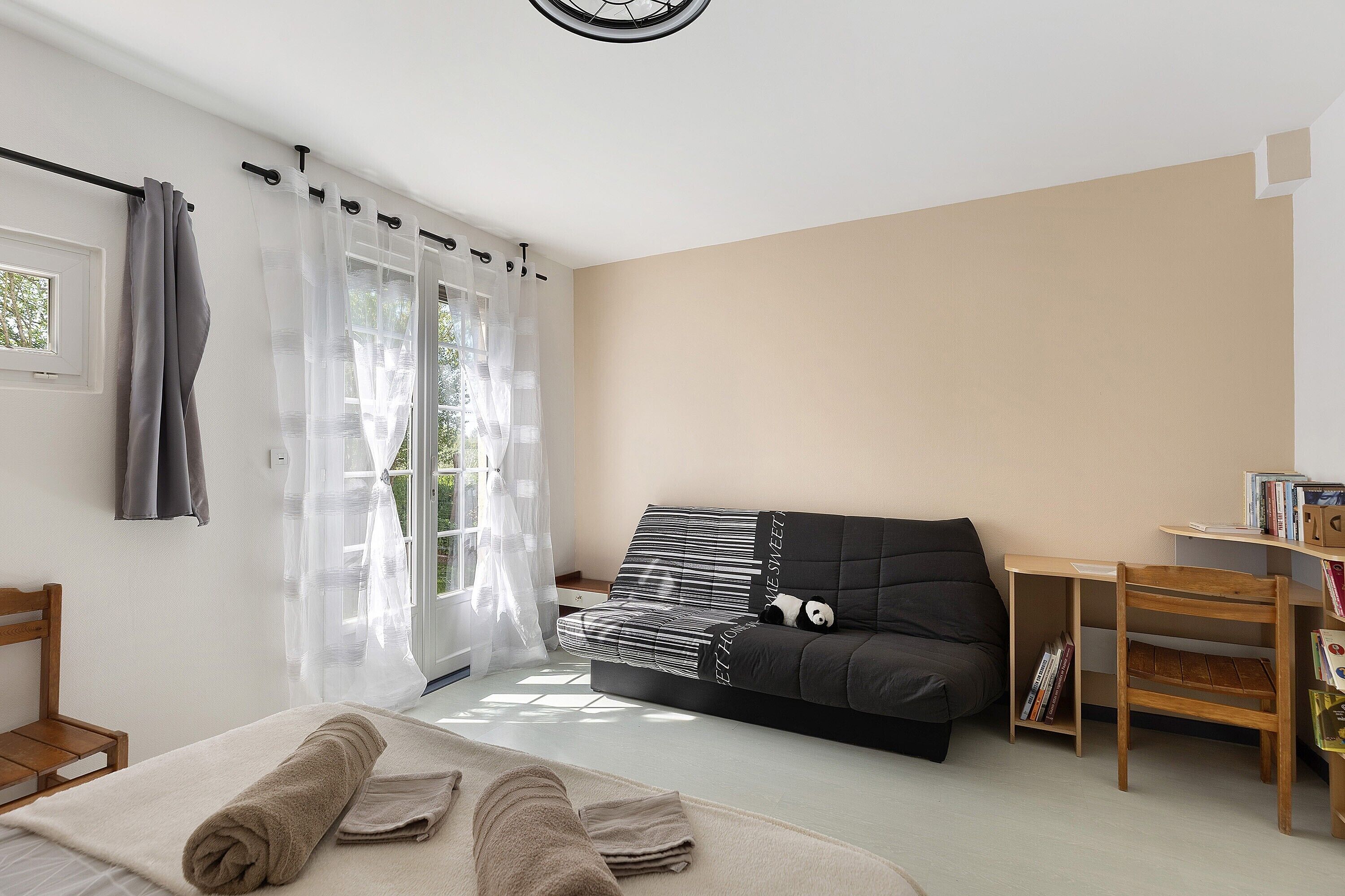 1 chambre, fer et planche à repasser, Wi-Fi gratuit, draps fournis