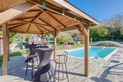 Gites avec piscine partagée, terrasse et Wi-Fi proche du Lude et du zoo de la Flèche