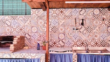 Frigorifero, forno, piano cottura, macchina per tè/caffè