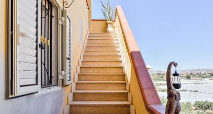 Villa "Nicolai - Primo Piano" avec vue sur les montagnes, piscine partagée et terrasse privée.