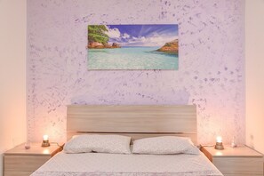 4 bedrooms, iron/ironing board, free WiFi, bed sheets