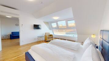 Bloc d'apartaments familiar, 1 llit de matrimoni gran i sofà llit, no fumadors, aire condicionat | 1 dormitori, roba de llit hipoal·lergògena i decoració individual