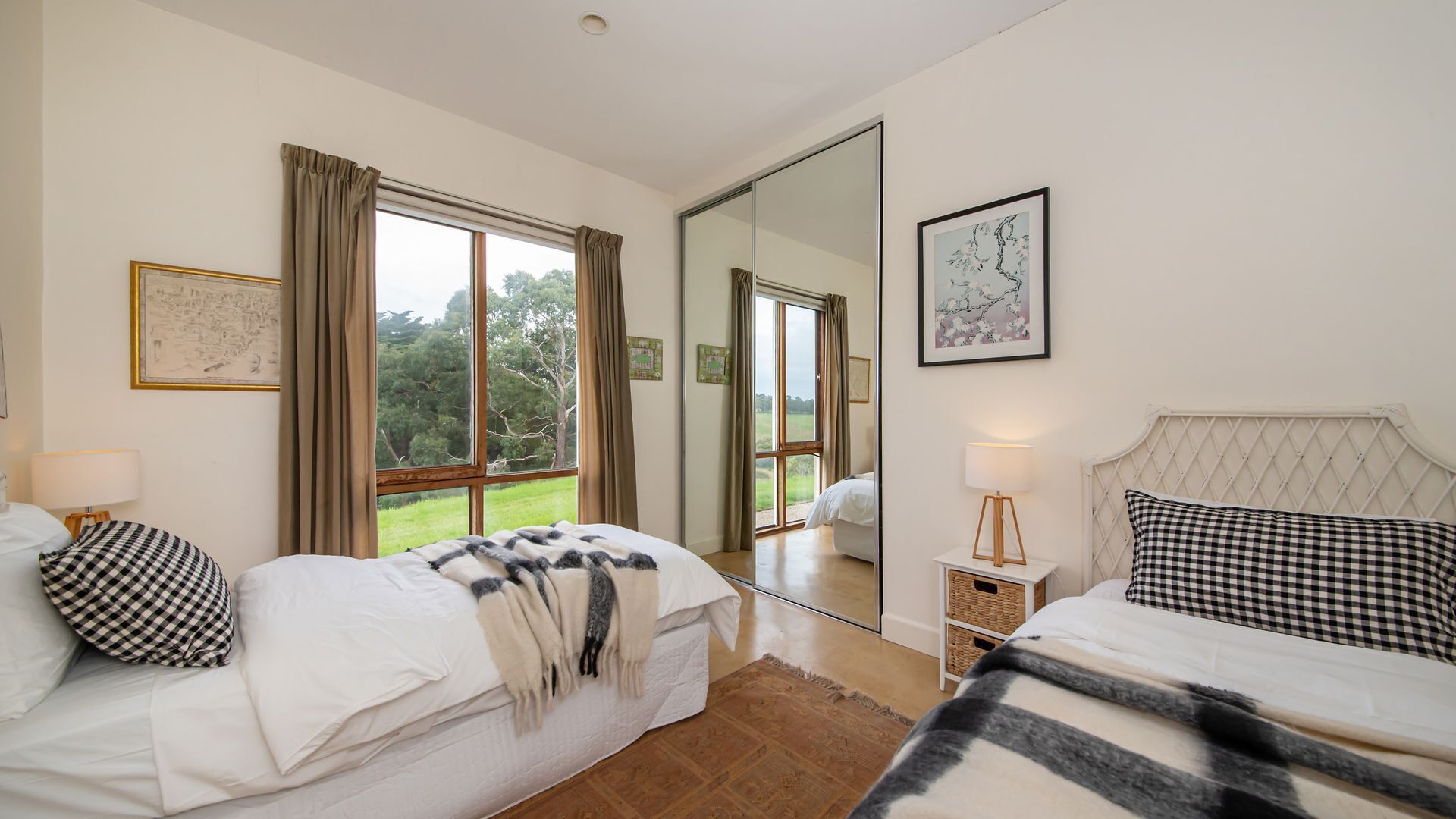 6 bedrooms, iron/ironing board, travel crib, WiFi (free)