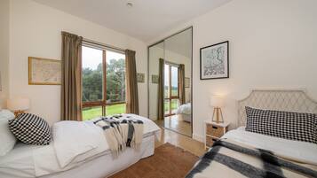 6 bedrooms, iron/ironing board, travel crib, WiFi (free)