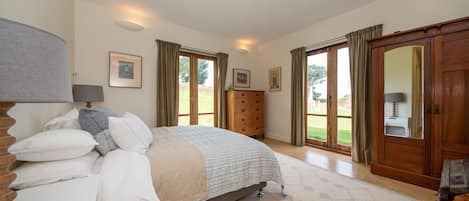 6 Schlafzimmer, Bügeleisen/Bügelbrett, Reisekinderbett, kostenloses WLAN