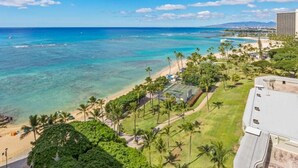 A coastal hotel with a beach view, a tennis court, and a parking area. - Modern Condo W/Ocean Views and Lanai - Waikīkī Shore #ph07 (HONOLULU)