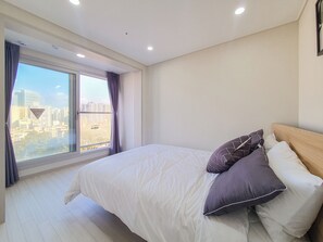Habitación Premium doble, vistas a la ciudad | Escritorio, sistema de insonorización, wifi gratis y ropa de cama