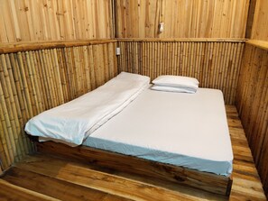 Soundproofing, free WiFi, bed sheets