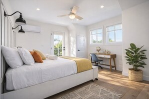 Room - 🏡Modern 3BR home minutes from USC, Exposition Park, museums & stadiums. Bright, private space with 3 full bathrooms, fast Wi-Fi, gated parking, and a quiet residential setting—ideal for families, professionals, USC visitors, and long stays near LA. (Los Angeles)