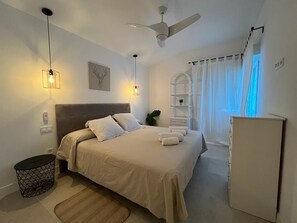 7 habitaciones, tabla de planchar con plancha, cuna de viaje y wifi 