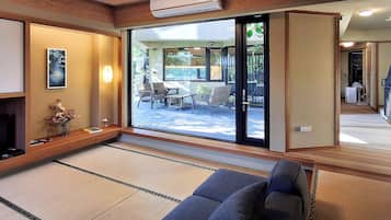 Signature Villa, 4 Bedrooms, Courtyard View, Beachfront | Living area