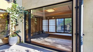 特色別墅, 4 間臥室, 庭園景, 海濱 | 露台/庭院