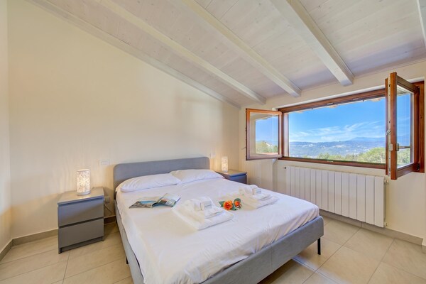 Cottage Del Lago: Lake Maggiore Villa With Shared Pool - Lago Maggiore