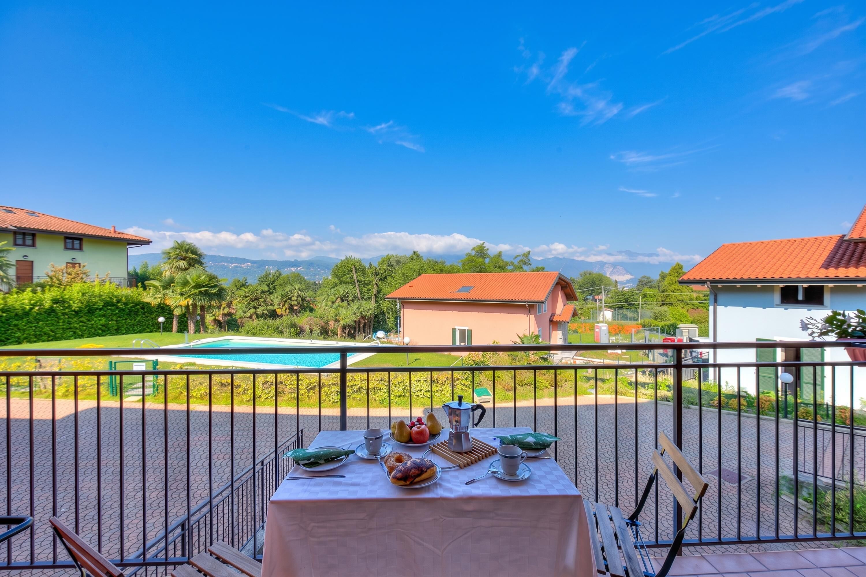 Familienhaus, 2 Schlafzimmer, 2 Bäder, Bergseite (Cottage del Lago) | Speisen im Freien