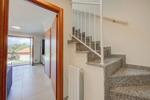 Family House, Multiple Bedrooms, 2 Bathrooms, Mountainside (Cottage del Lago) | Interior - Cottage del Lago (Laveno Mombello)