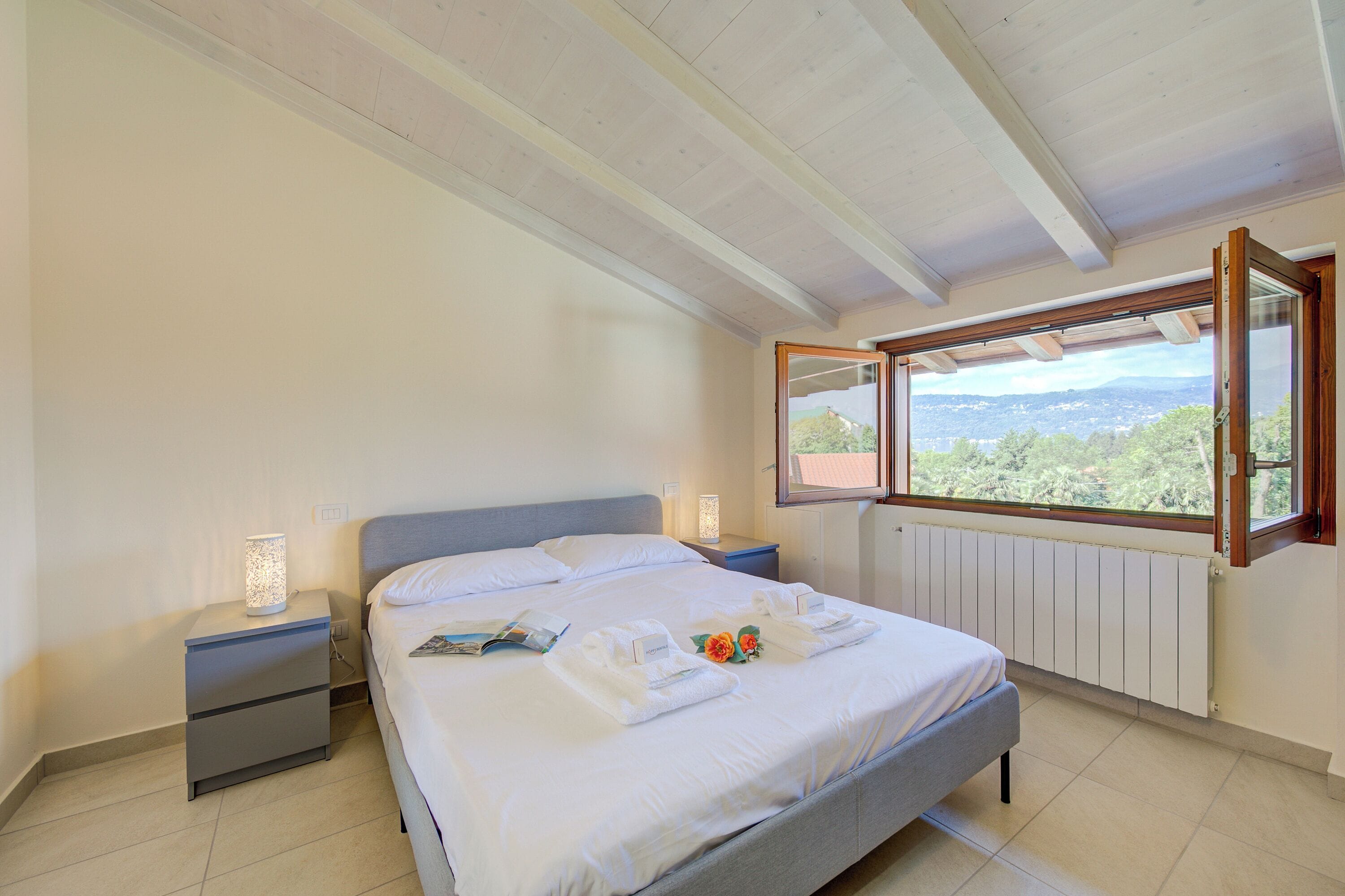Familienhaus, Mehrere Schlafzimmer, 2 Bäder, Bergseite (Cottage del Lago)