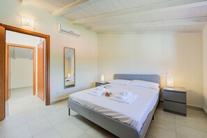 Family House, Multiple Bedrooms, 2 Bathrooms, Mountainside (Cottage del Lago) | 2 bedrooms, WiFi, bed sheets - Cottage del Lago (Laveno Mombello)