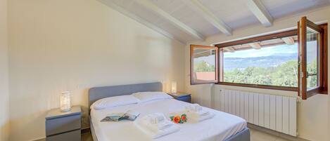 Familienhaus, Mehrere Schlafzimmer, 2 BĂ€der, Bergseite (Cottage del Lago)