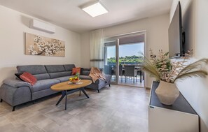 Fernseher, Tischtennisplatte