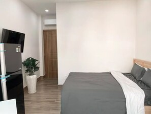 1 bedroom, bed sheets