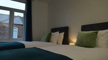 3 bedrooms, iron/ironing board, WiFi, bed sheets