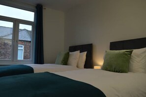 3 chambres, fer et planche à repasser, Wi-Fi, draps fournis