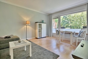 Fernseher, Stereoanlage