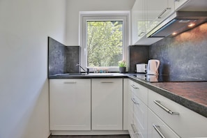 Køleskab, ovn, kogeplade, opvaskemaskine