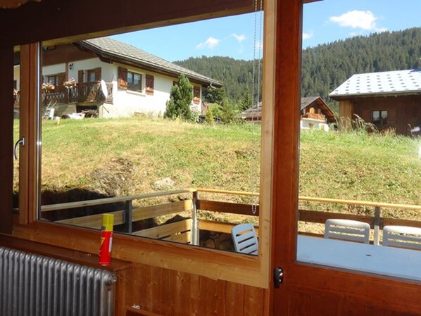 Property grounds - Central Apartment for 5, Near Slopes & Shops, Crest-Voland (Crest-Voland)