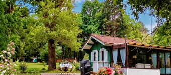 Le Calme au Milieu de la Forêt : Chalet Rénové Avec Piscine Partagée