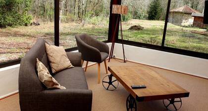 Le Calme au Milieu de la Forêt : Chalet Rénové Avec Piscine Partagée