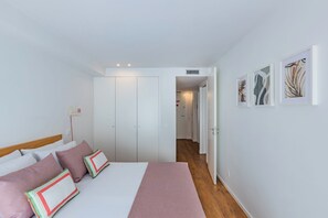 1 chambre, bureau, fer et planche à repasser, accès au Wi-Fi (inclus)