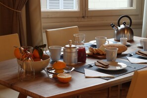 Studio Queen Deluxe | Minibar, in-room safe, desk, laptop workspace - Corsini Tintori Guest House (Florence)