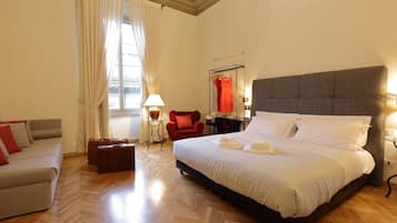 Deluxe Family Room | 迷你吧、客房内保险箱、办公桌、笔记本电脑工作区