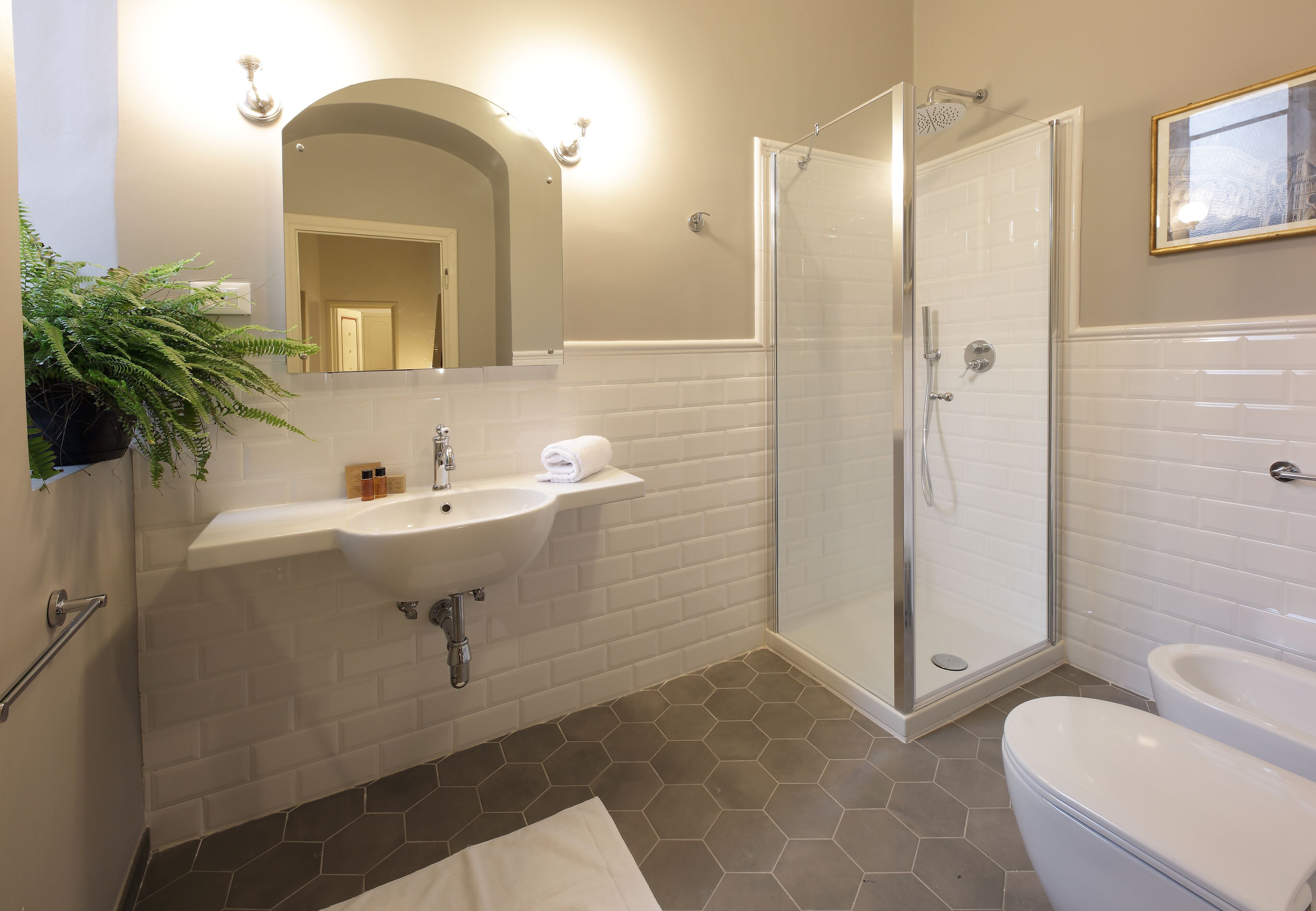 Single Room (Private External Bathroom) | Bathroom | Shower, free toiletries, hair dryer, towels